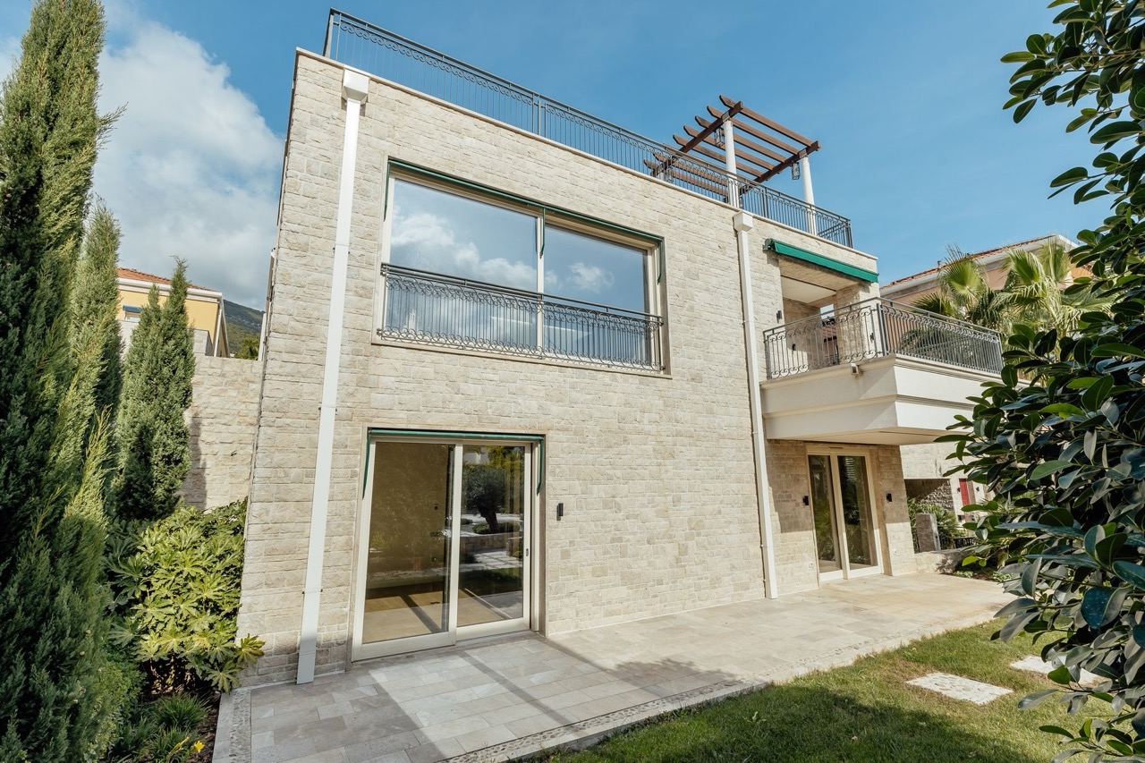 Villa in Herceg-Novi, Montenegro, 325 m² - Foto 1