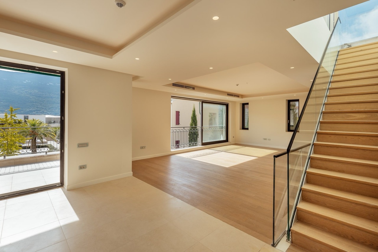 Villa in Herceg-Novi, Montenegro, 325 m² - picture 9