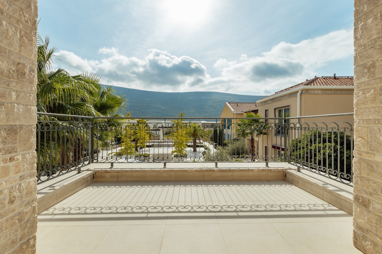 Villa in Herceg-Novi, Montenegro, 325 m² - picture 7