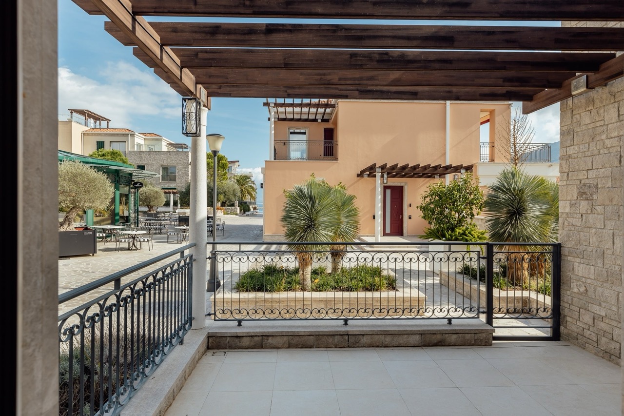 Villa in Herceg-Novi, Montenegro, 325 m² - picture 12