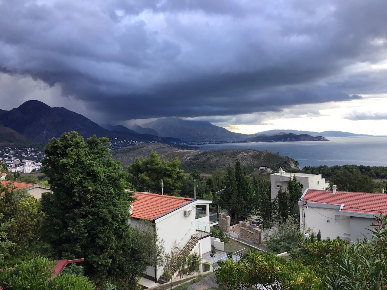 Haus in Bar, Montenegro, 260 m² - Foto 1