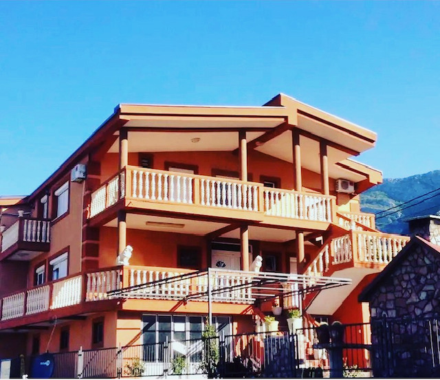 Mansion in Bar, Montenegro, 610 m² - Foto 1