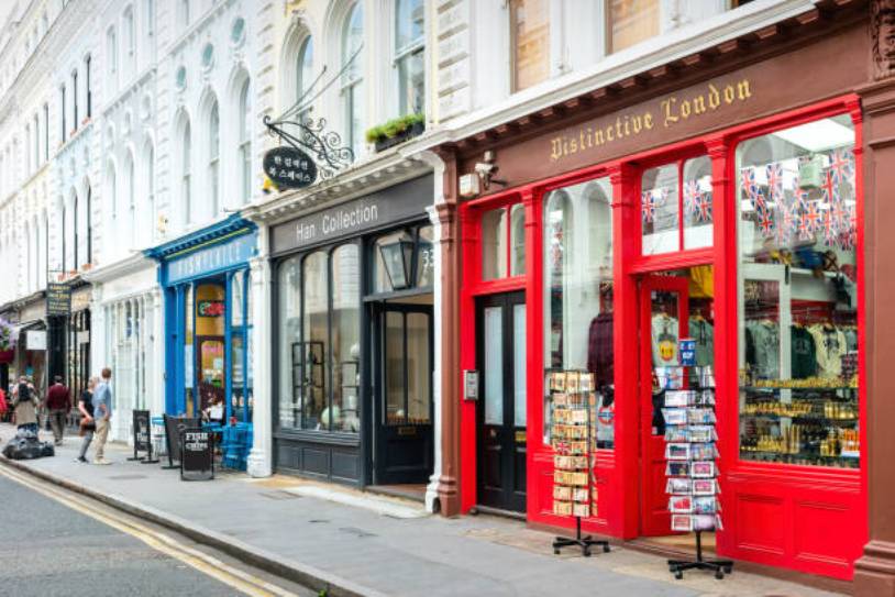 Commercial property in London, United Kingdom, 1 935 m² - picture 1