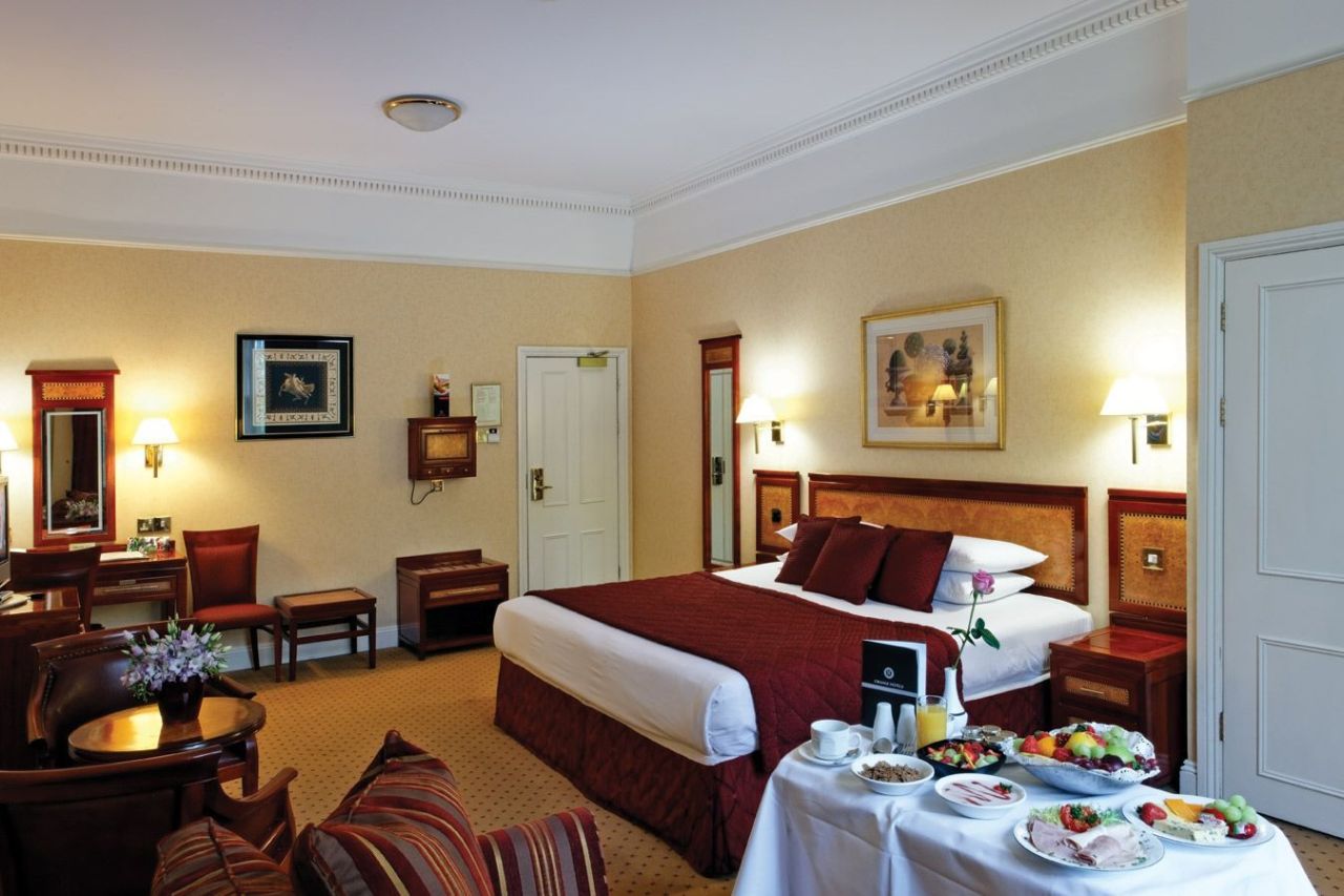Hotel in London, United Kingdom, 1 300 m² - picture 1