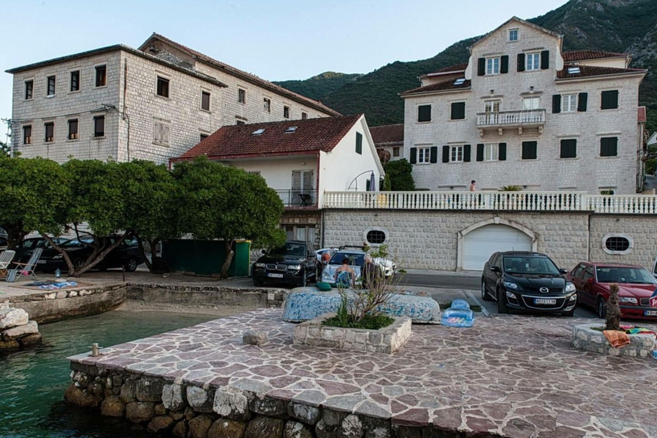 Flat in Prcanj, Montenegro, 54 m² - picture 15