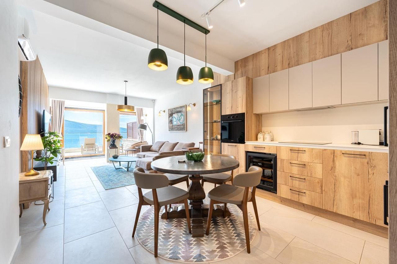 Appartement à Tivat, Monténégro, 67 m² - image 1