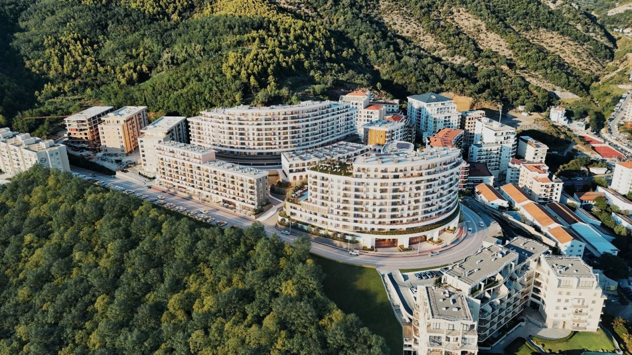 Apartment in Becici, Montenegro, 58.75 m² - picture 1