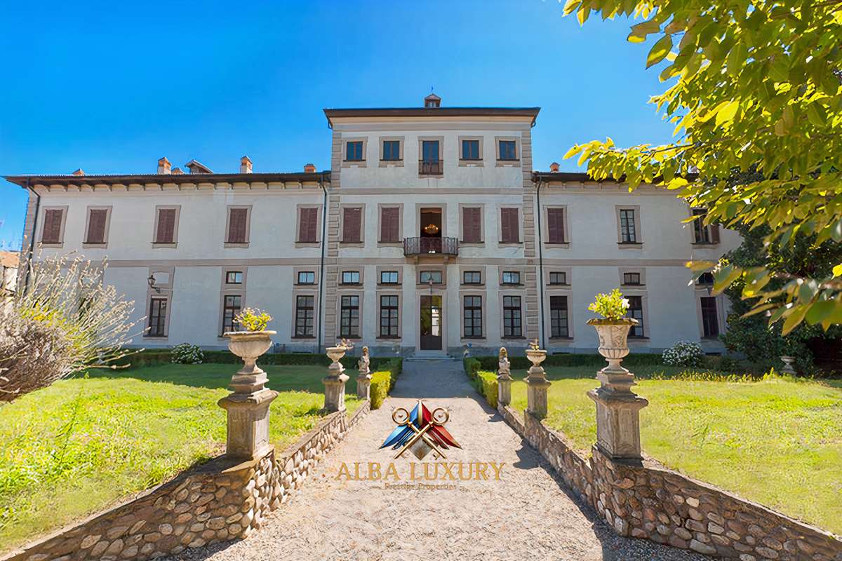 Villa Piazza Giuseppe Resta, Italy, 3 800 m² - picture 1