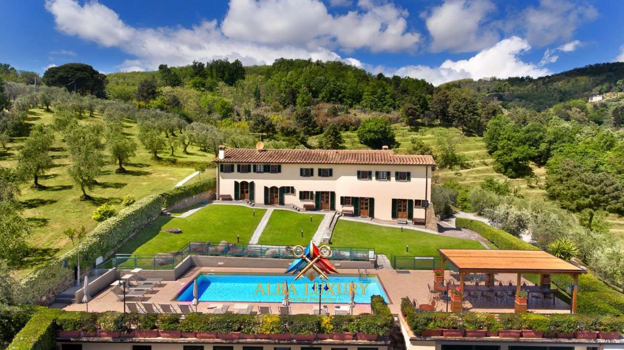 Villa en Montecatini Terme, Italia, 600 m² - imagen 1