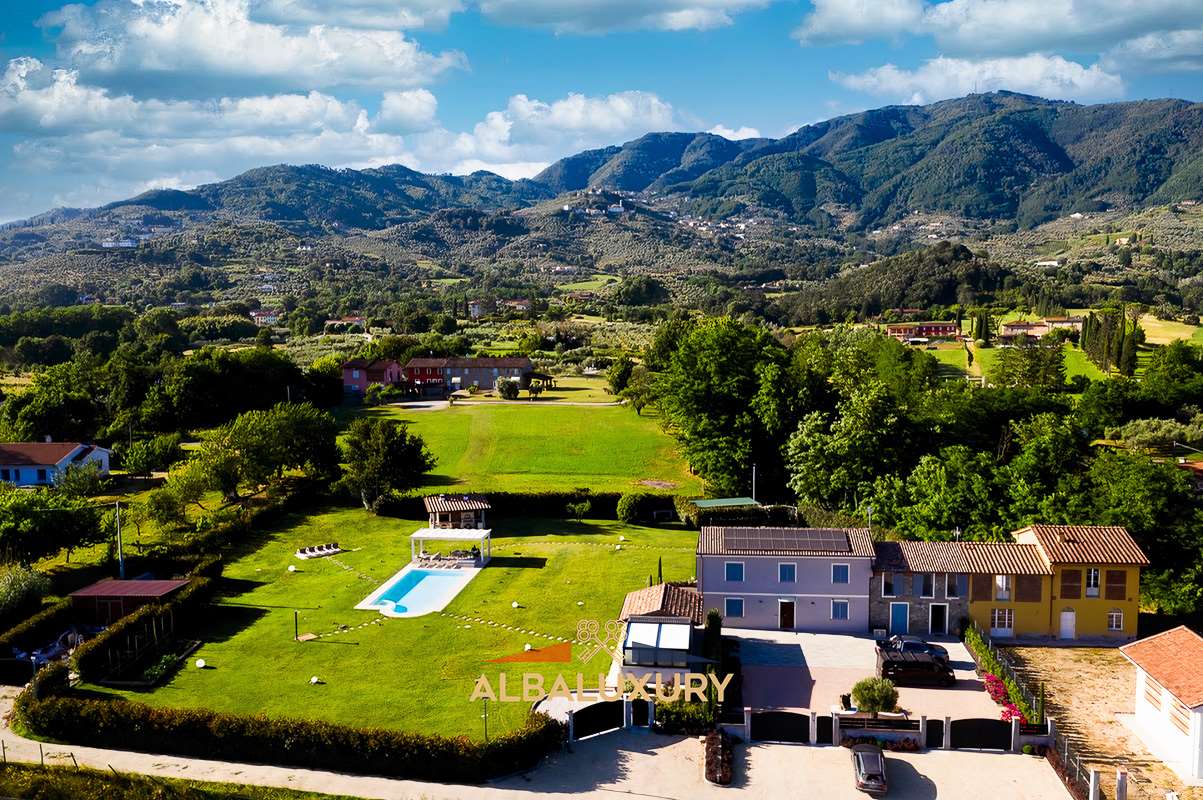 Villa in Capannori, Italien, 340 m² - Foto 1