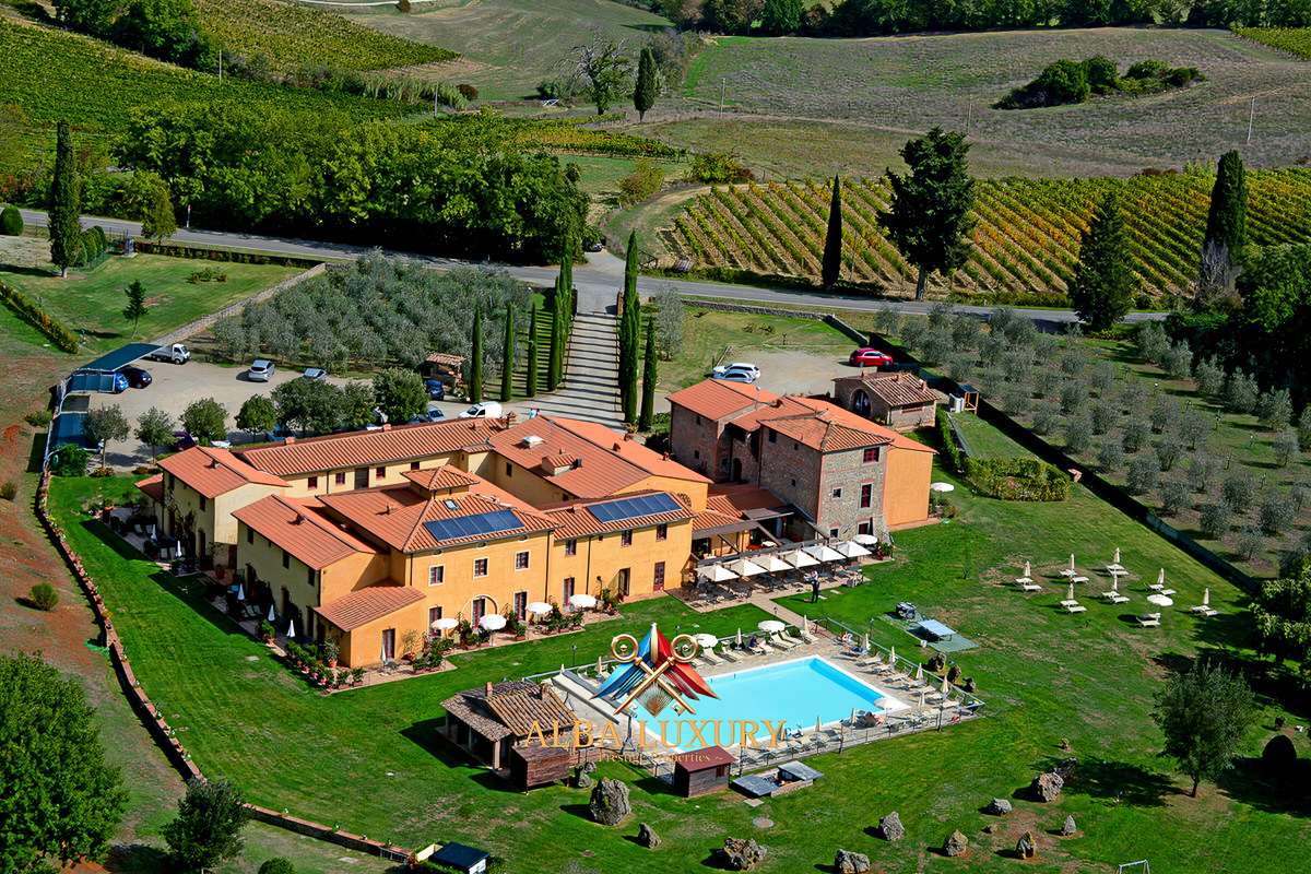 Villa à San Gimignano, Italie, 3 500 m² - image 1