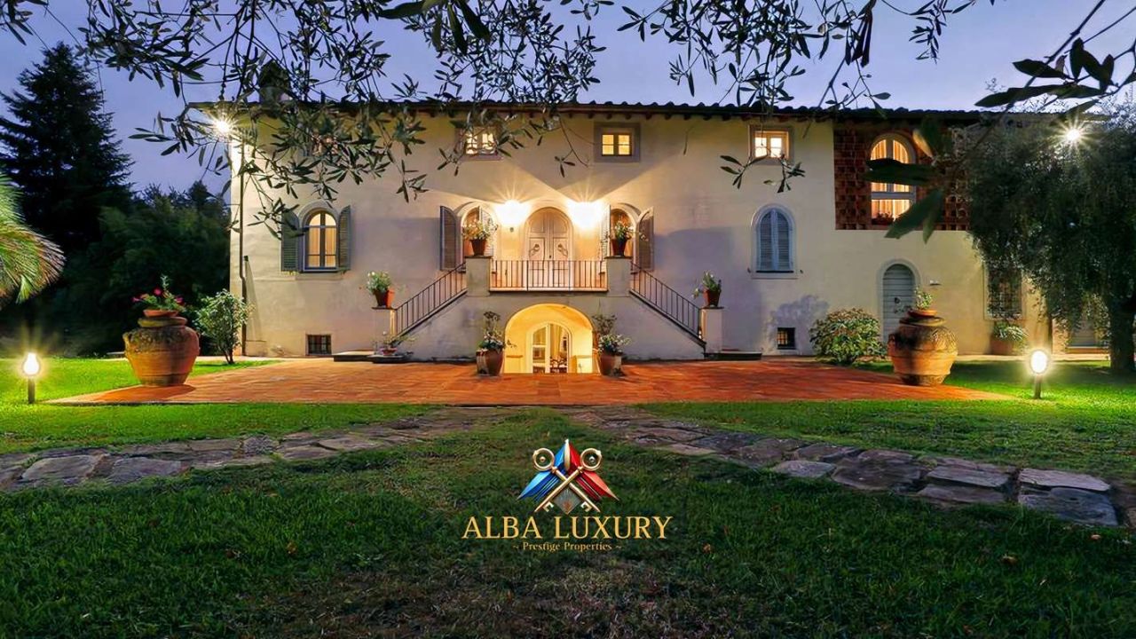 Villa in Capannori, Italien, 900 m² - Foto 1