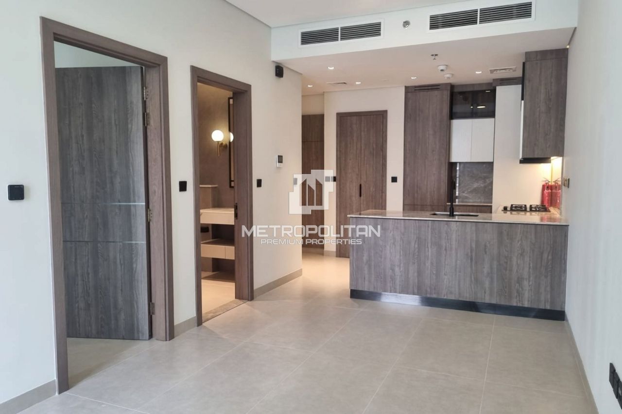 Apartment in Dubai, UAE, 63 m² - picture 1