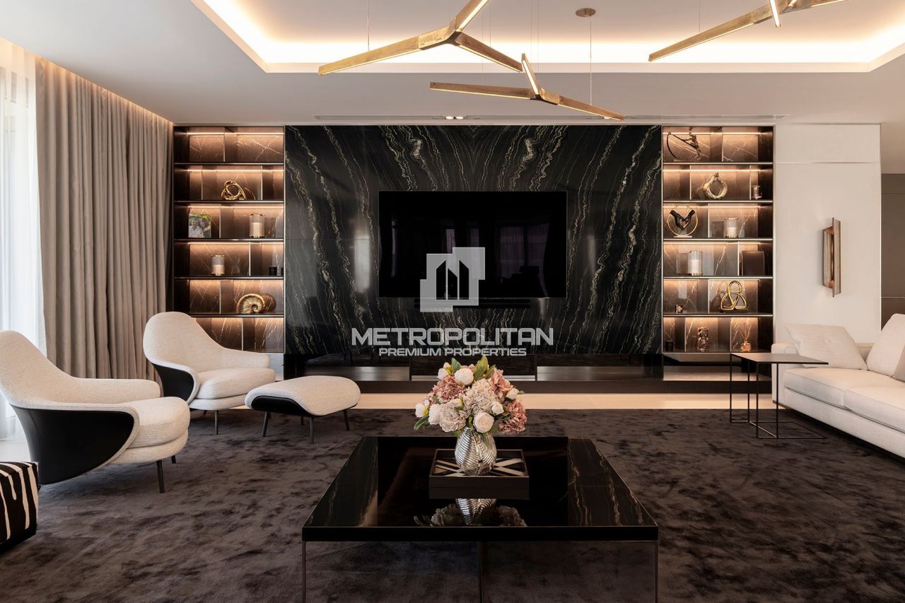 Apartment in Dubai, UAE, 744 m² - picture 1
