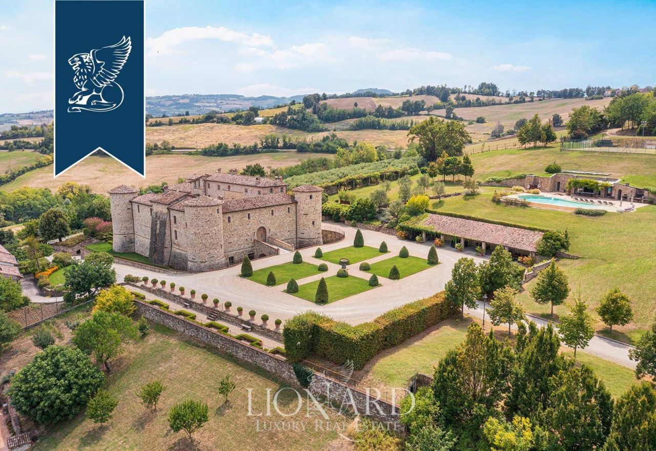 Schloß in Piacenza, Italien, 4 000 m² - Foto 1