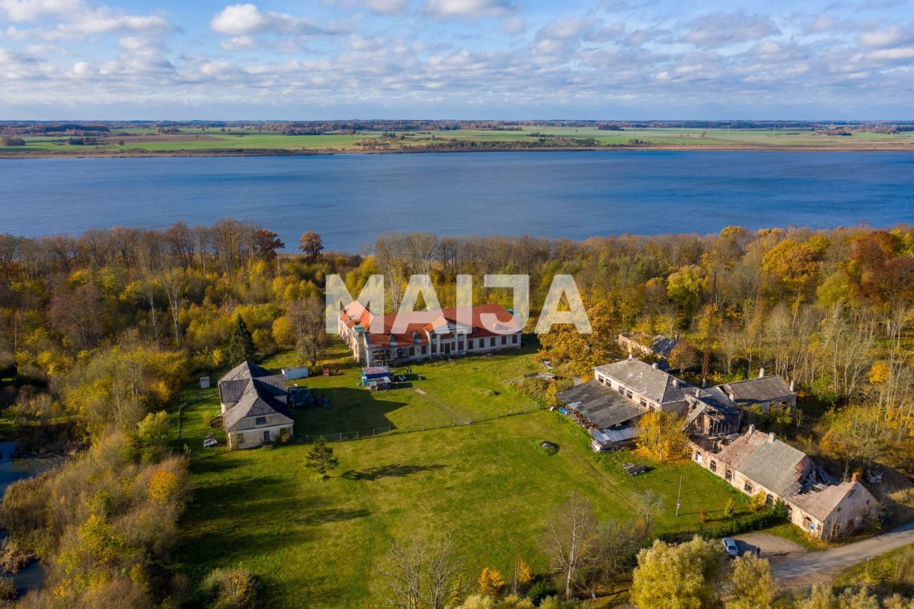 Casa Liguti, Letonia, 1 667 m² - imagen 1