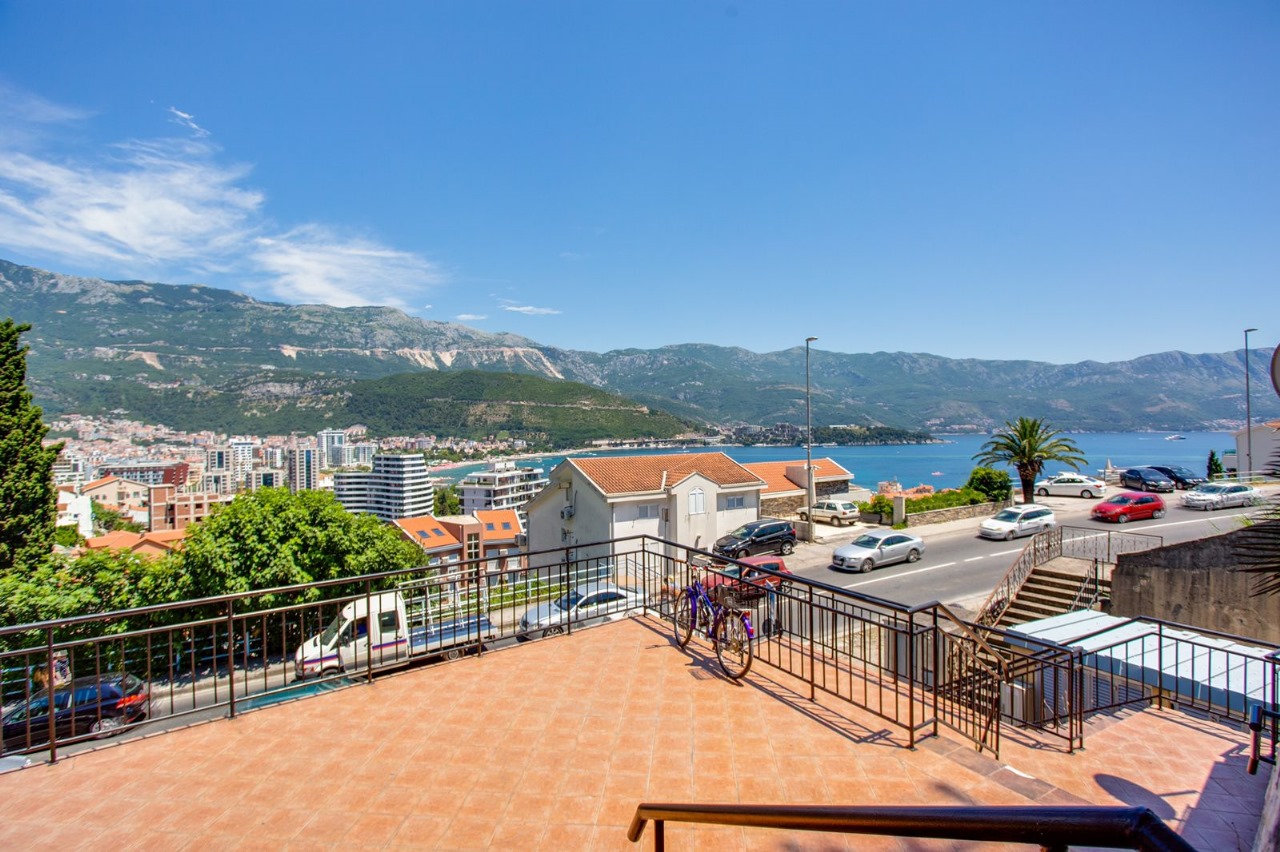Apartment in Budva, Montenegro, 82 m² - Foto 1