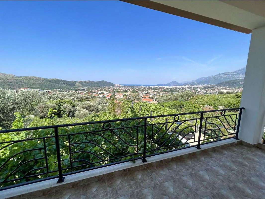Villa en el Bar, Montenegro, 208 m² - imagen 1