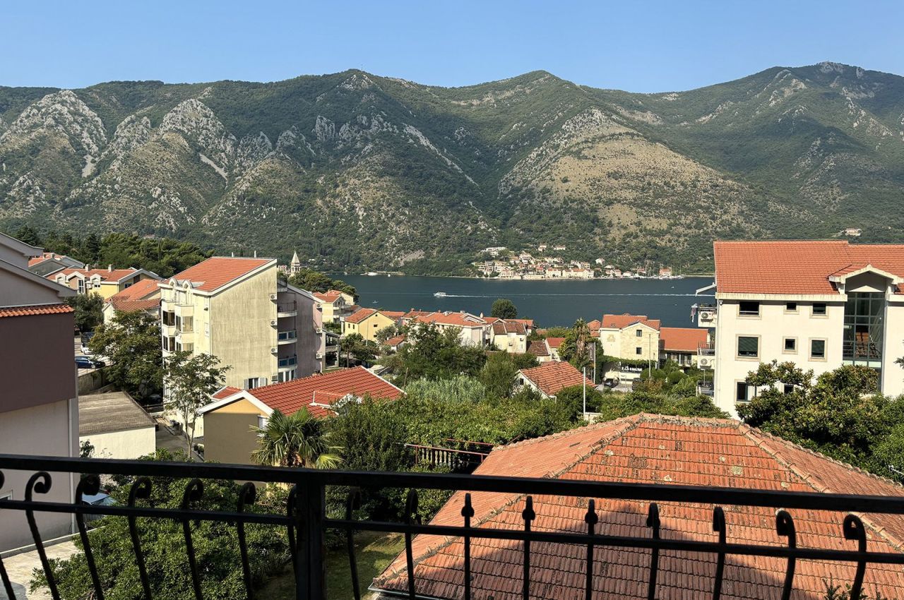 Appartement à Dobrota, Monténégro, 73 m² - image 1