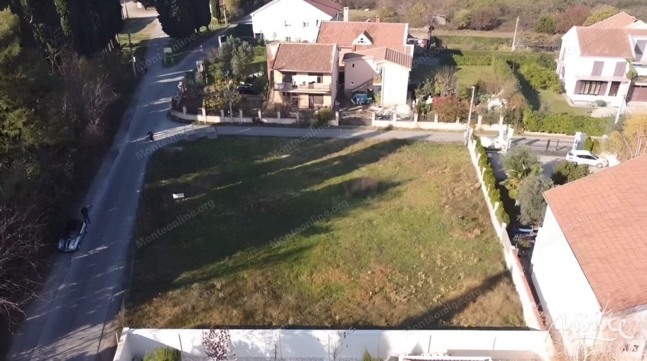 Land in Podgorica, Montenegro, 1 074 m² - picture 1