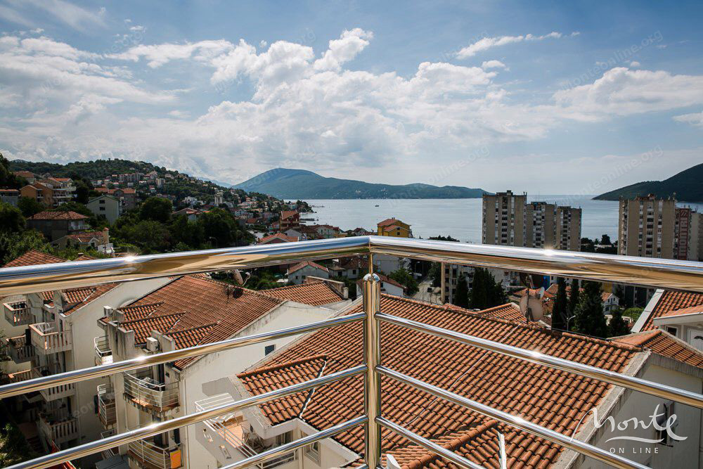 Apartment in Igalo, Montenegro, 83 m² - Foto 1