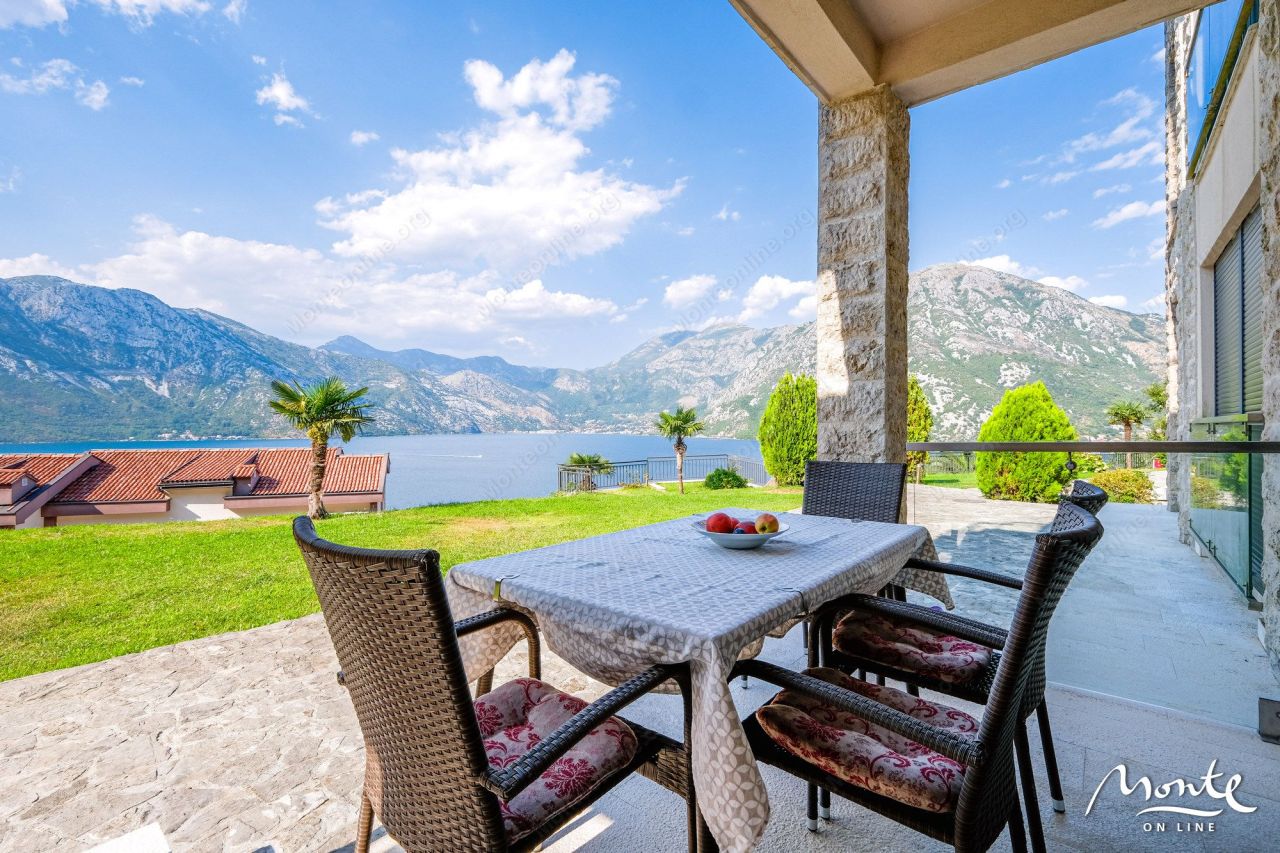 Apartamento en Kostanjica, Montenegro, 68 m² - imagen 1