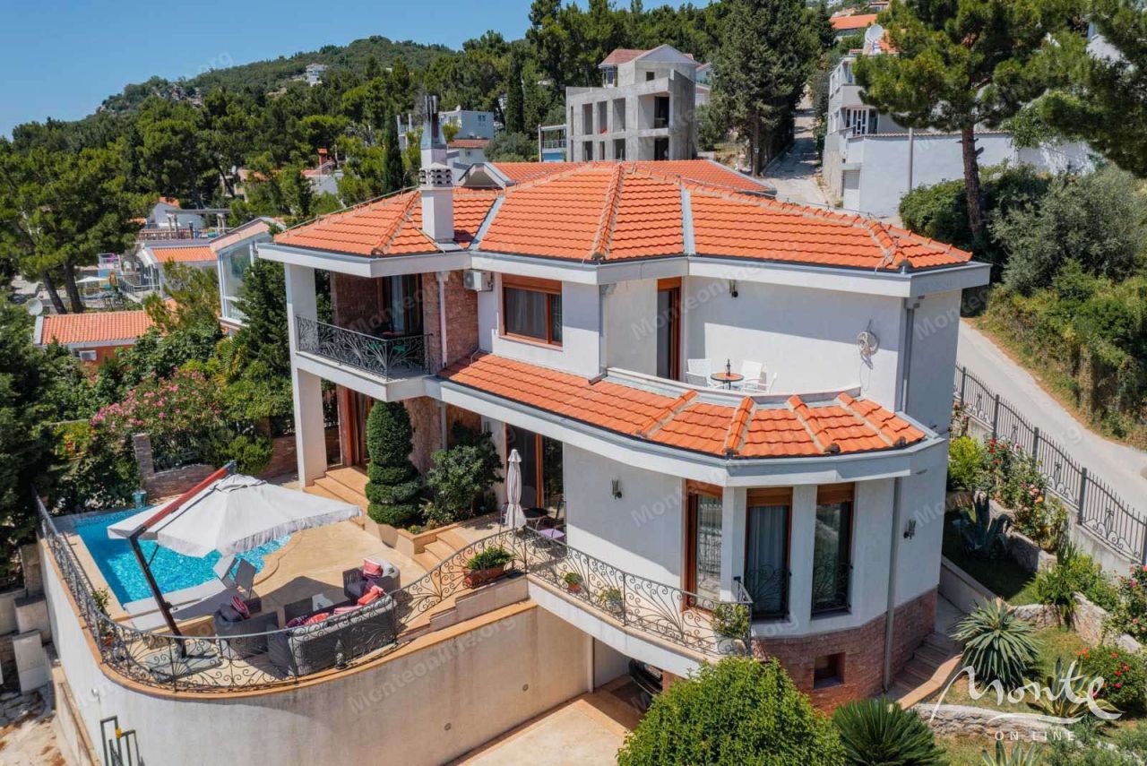 Villa in Bar, Montenegro, 252 m² - Foto 1