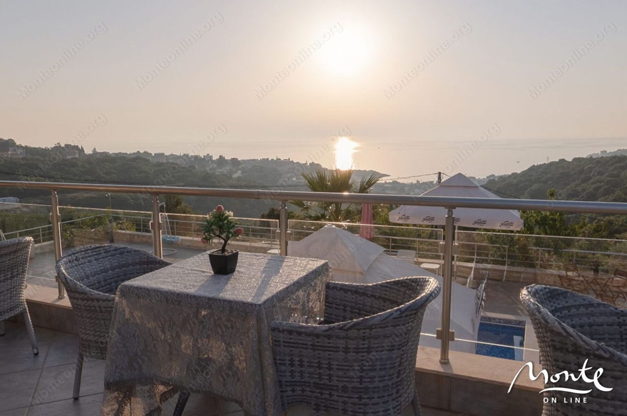 Hôtel à Utjeha, Monténégro, 1 100 m² - image 1