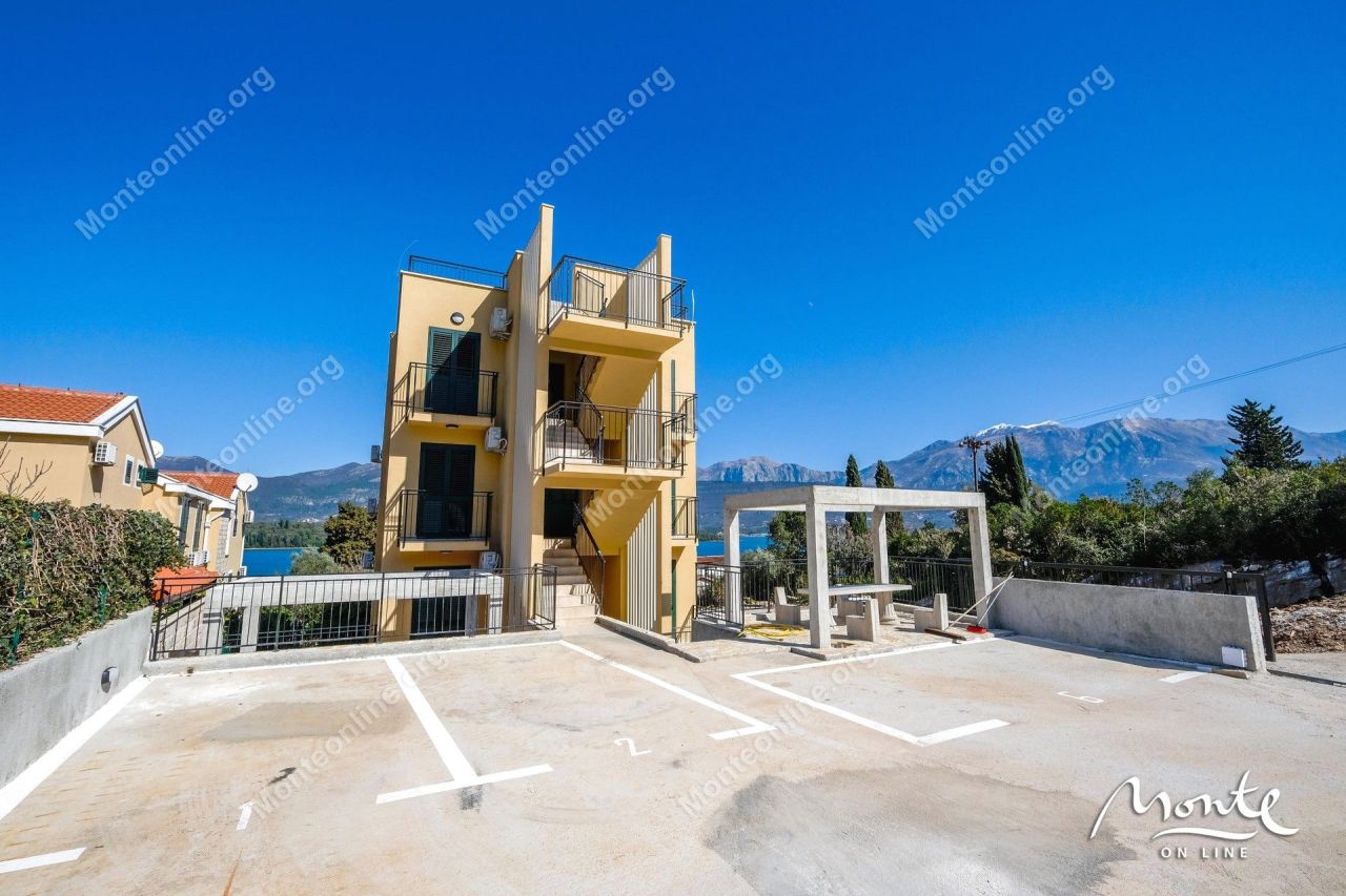 Appartement à Krasici, Monténégro, 96 m² - image 2