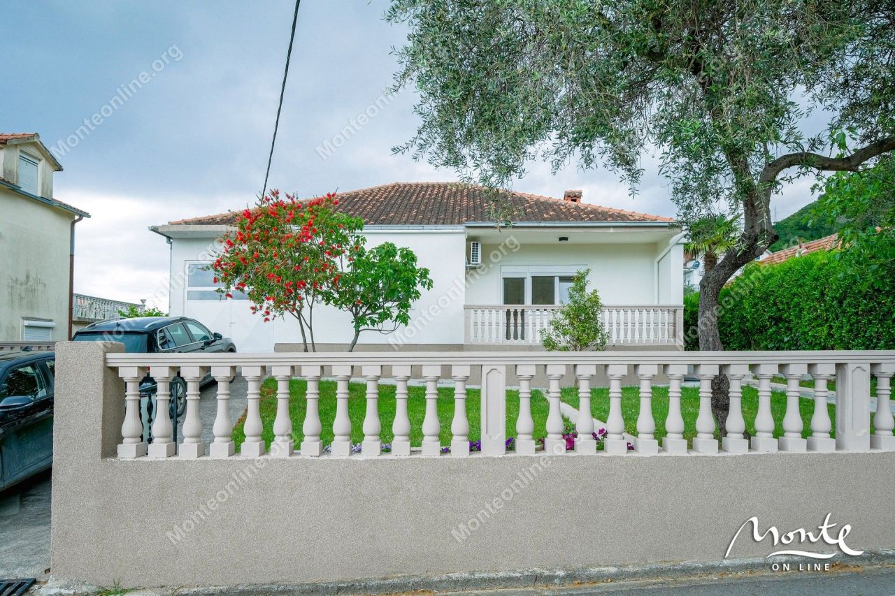 Villa à Tivat, Monténégro, 118 m² - image 2