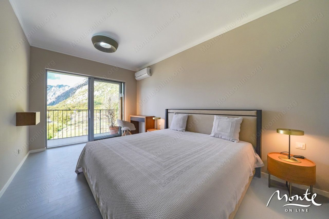 Apartment in Dobrota, Montenegro, 158 m² - picture 3