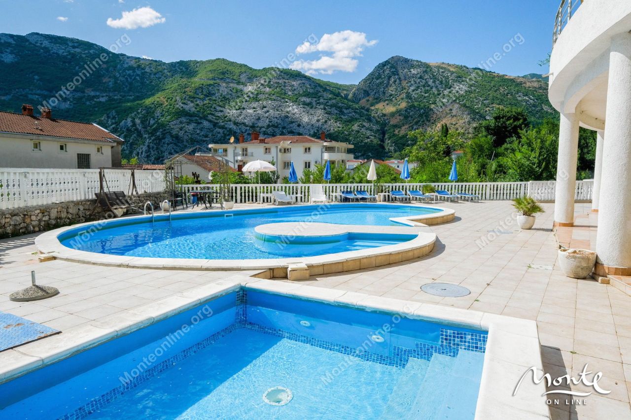 Apartment in Risan, Montenegro, 130 m² - picture 3