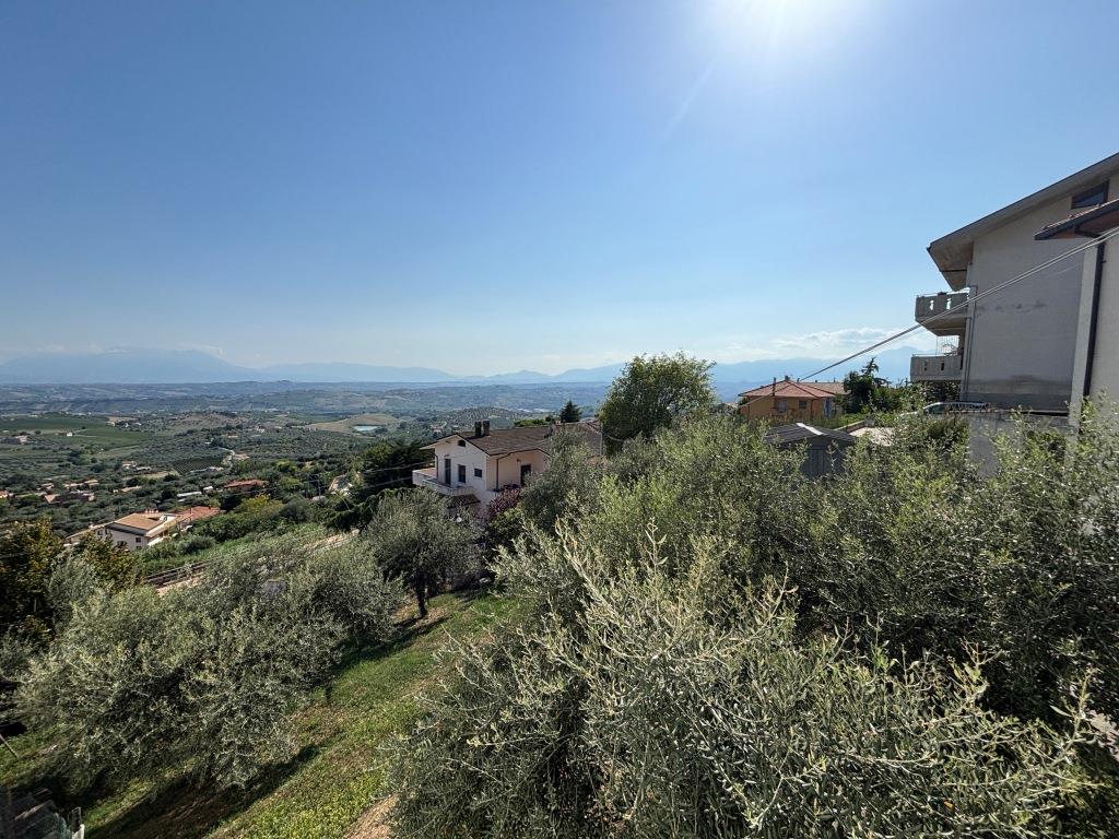 Casa adosada en Citta Sant'Angelo, Italia, 176 m² - imagen 5