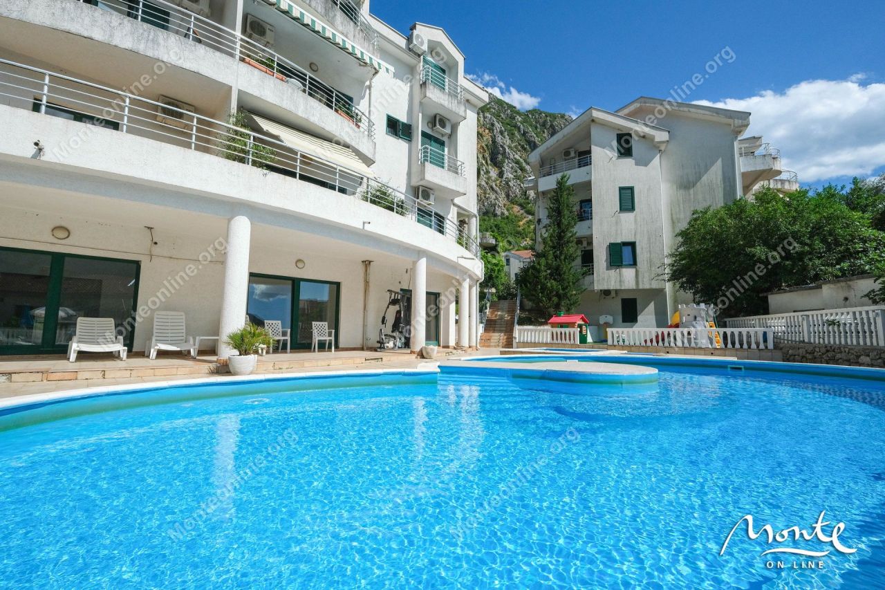 Apartment in Risan, Montenegro, 130 m² - picture 4