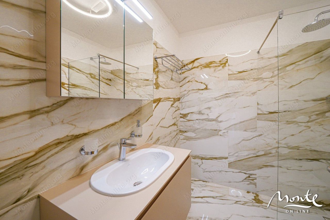 Apartment in Dobrota, Montenegro, 158 m² - picture 4