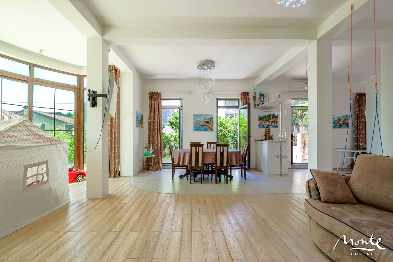 Villa a Tivat, Montenegro, 316 m² - foto 5