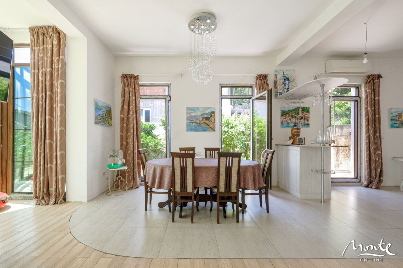 Villa a Tivat, Montenegro, 316 m² - foto 7