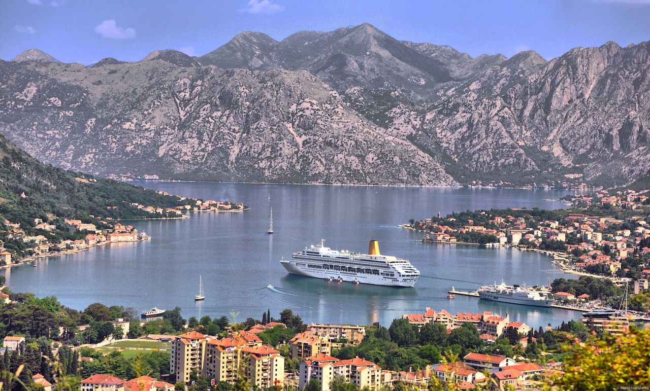 Grundstück in Kotor, Montenegro, 40 000 m² - Foto 1