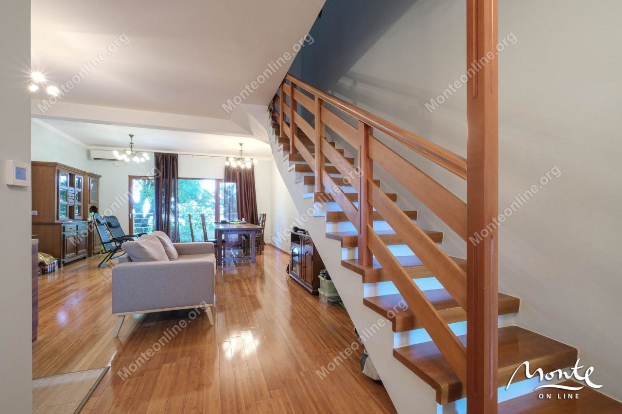 Apartment in Risan, Montenegro, 130 m² - picture 8