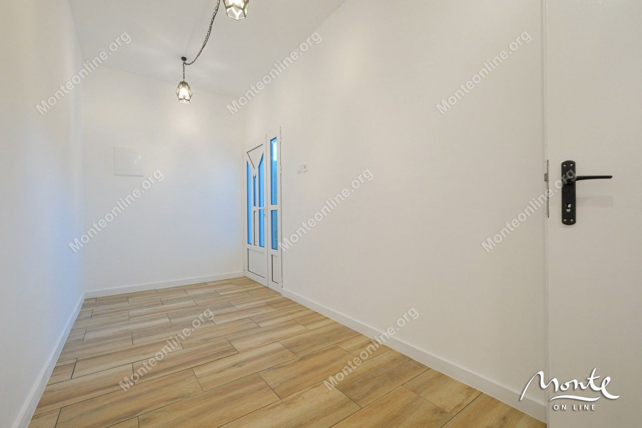 Villa à Tivat, Monténégro, 118 m² - image 9