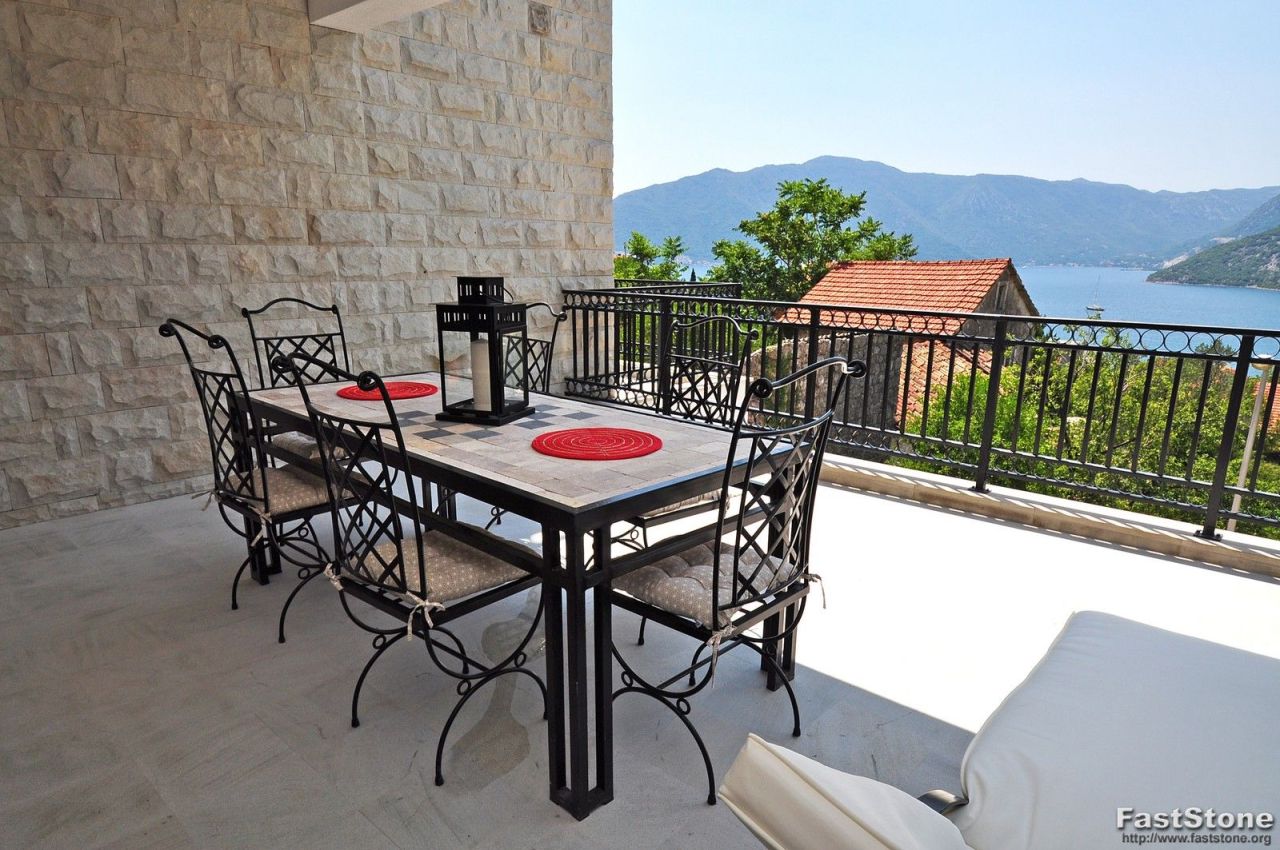 Apartment in Risan, Montenegro, 150 m² - picture 11
