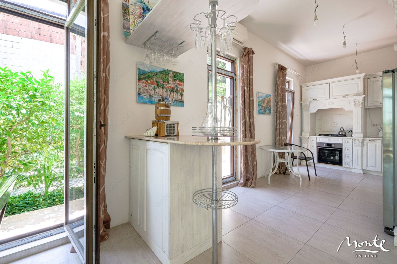 Villa a Tivat, Montenegro, 316 m² - foto 11