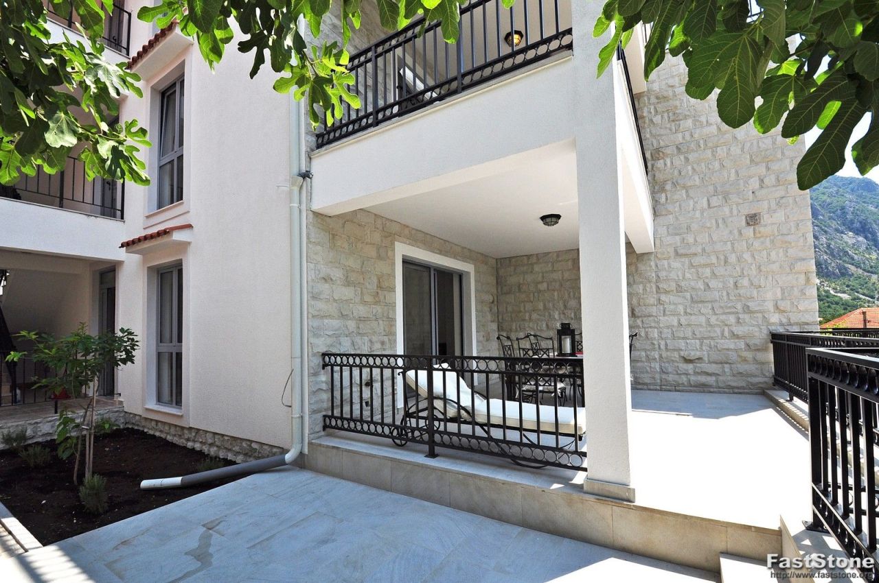 Apartment in Risan, Montenegro, 150 m² - picture 12