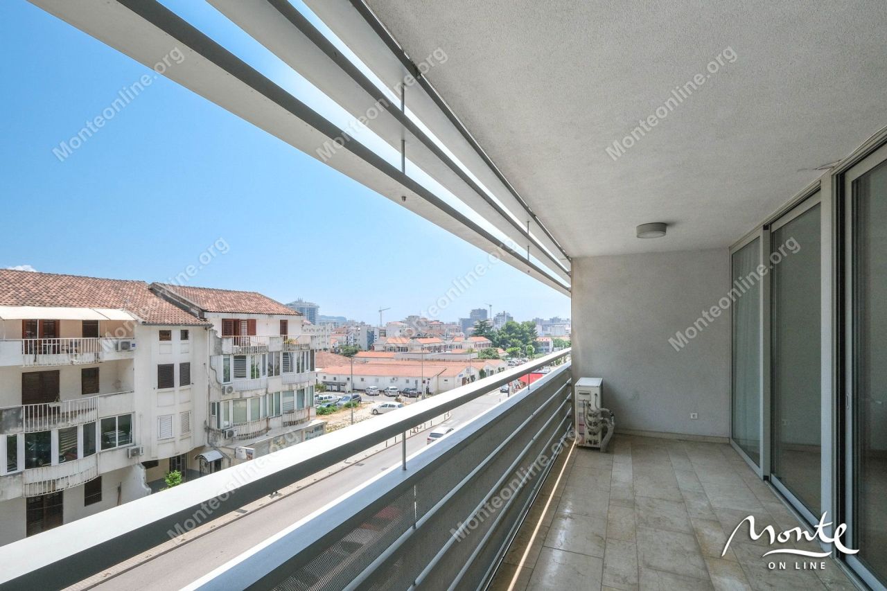 Apartment in Budva, Montenegro, 85 m² - picture 13