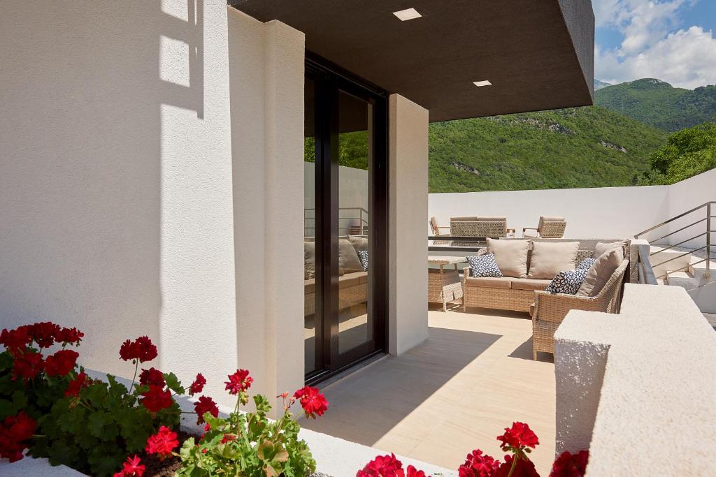 Hotel en Lastva, Montenegro, 382 m² - imagen 13