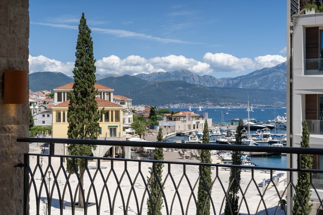 Appartement à Herceg-Novi, Monténégro, 88 m² - image 1