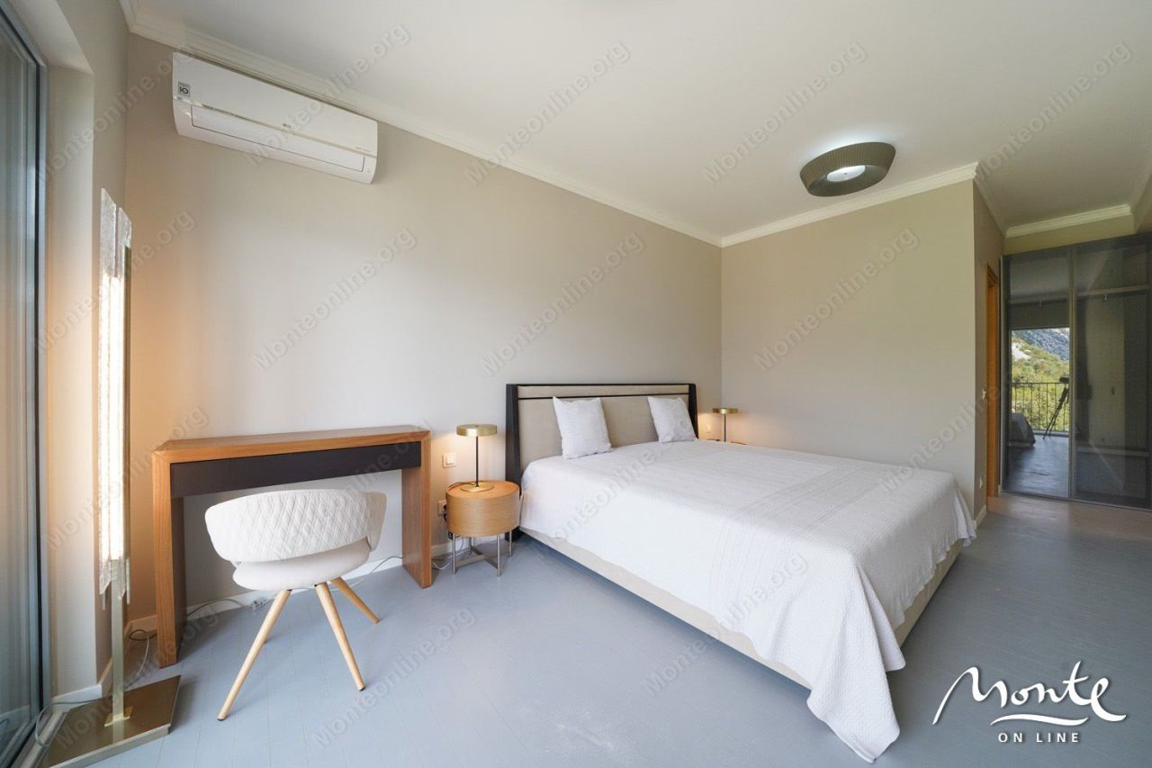 Apartment in Dobrota, Montenegro, 158 m² - picture 18