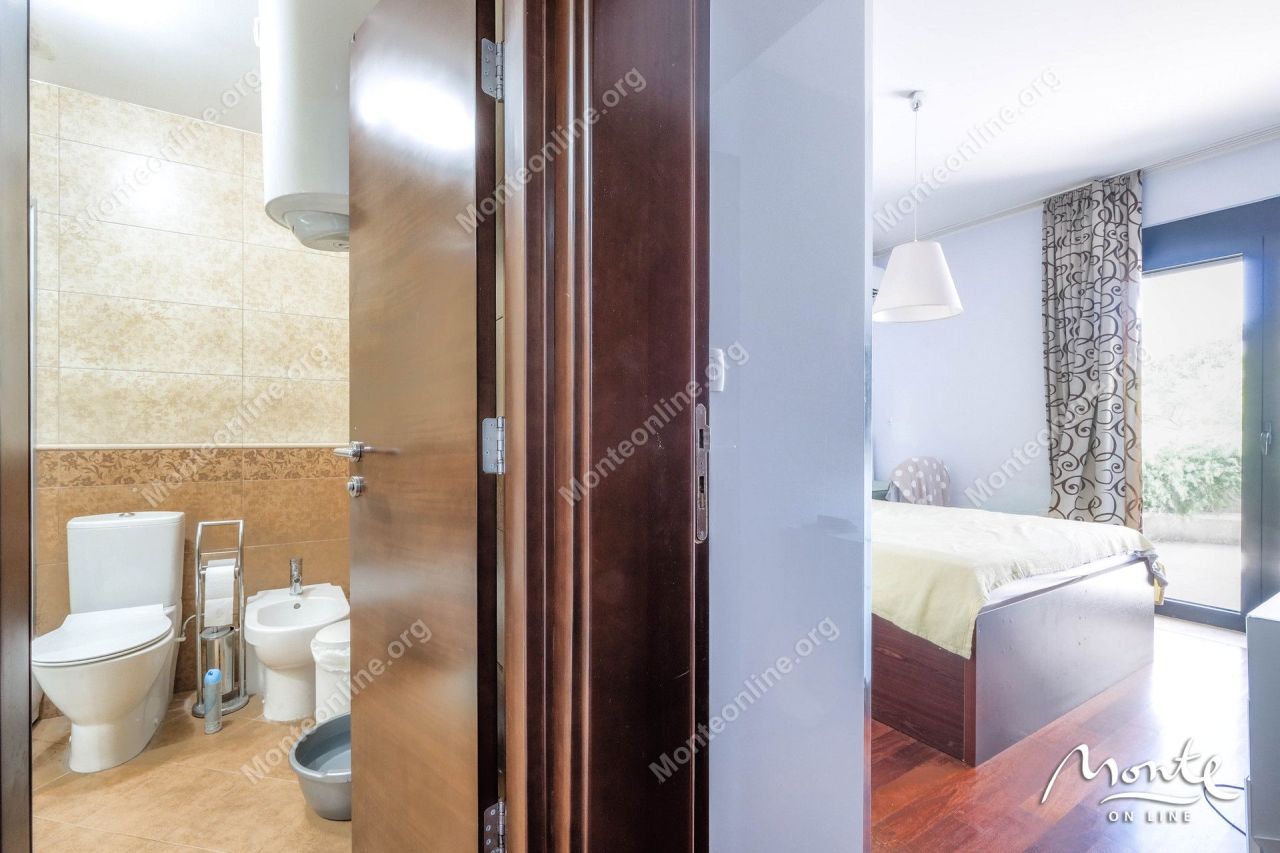 Apartment in Dobrota, Montenegro, 85 m² - picture 19