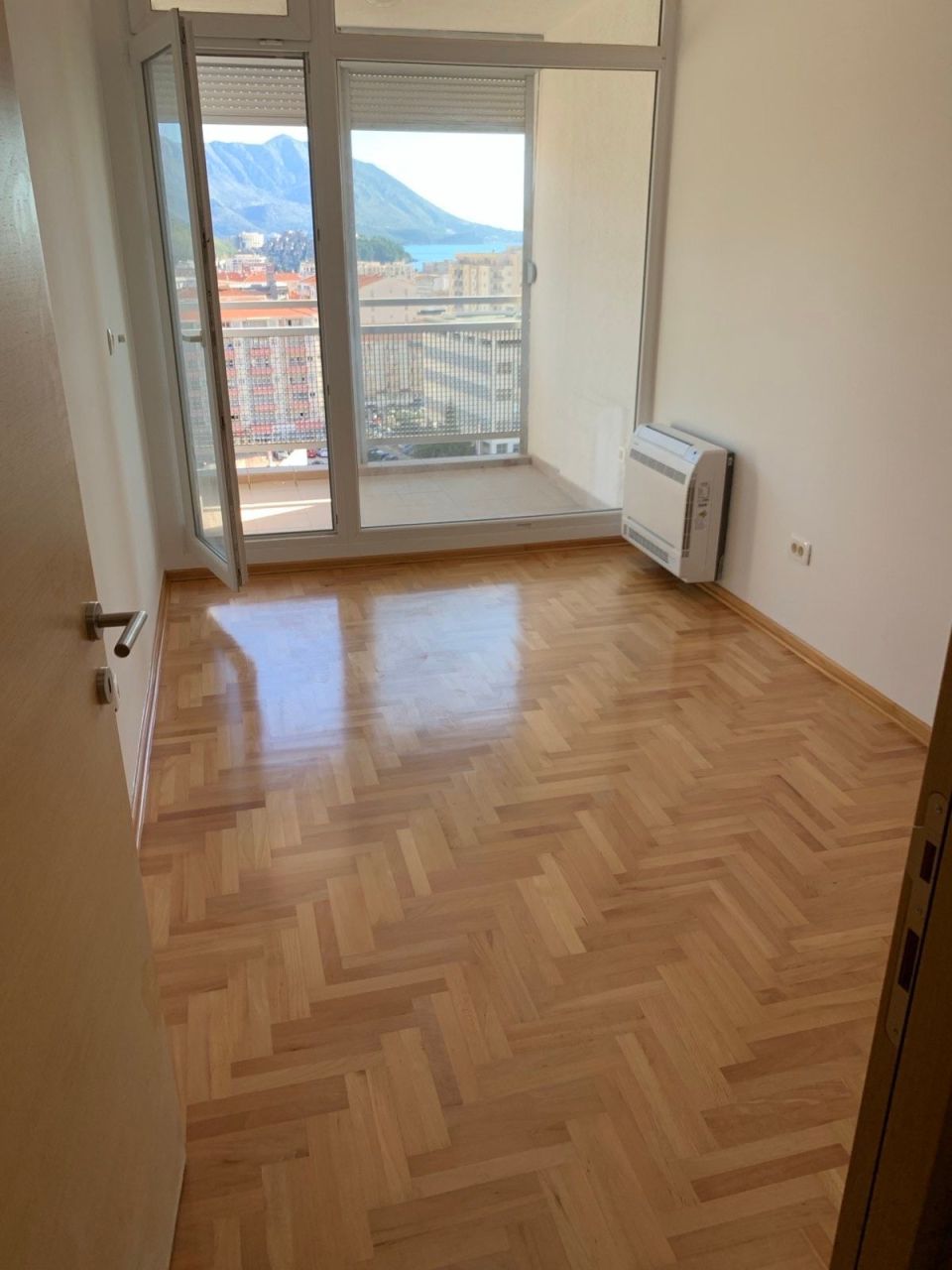 Apartamento en Budva, Montenegro, 56 m² - imagen 1
