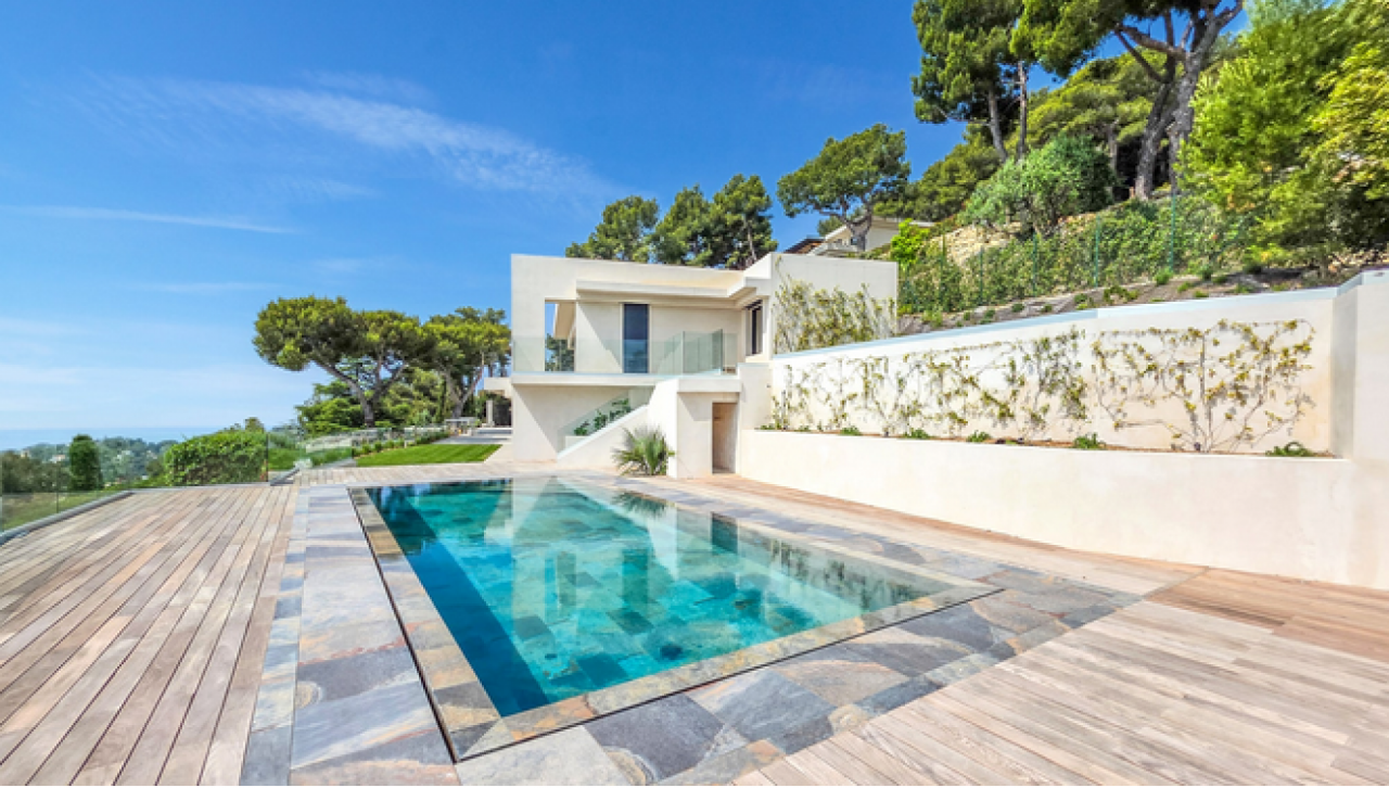 Villa à Roquebrune Cap Martin, France, 238 m² - image 1
